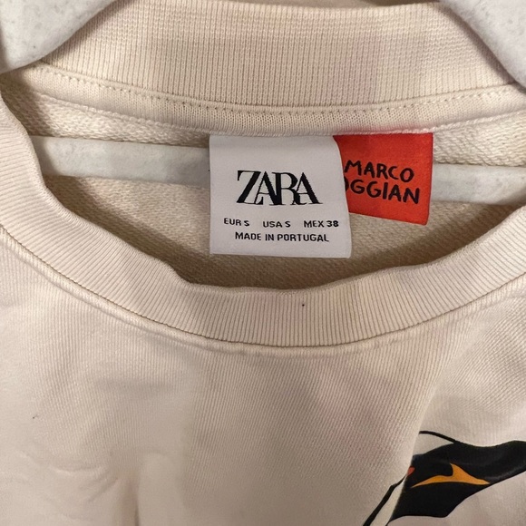 Graphic Zara Crewneck - Picture 2 of 3